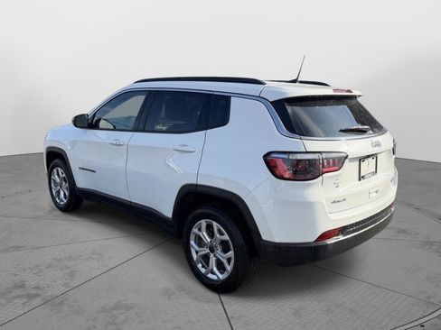 Used 2025 Jeep Compass Latitude image 8