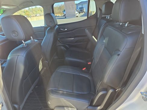 Used 2020 GMC Acadia SLT image 13