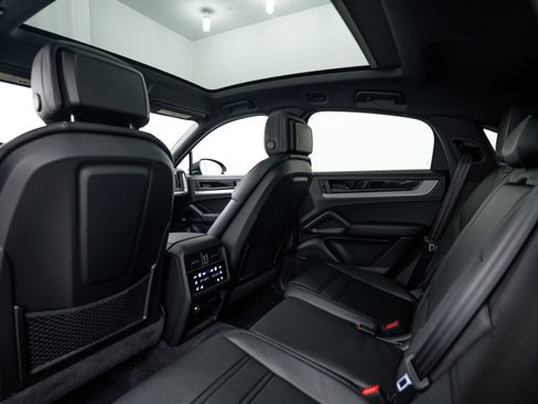 Certified 2025 Porsche Cayenne S AWD/4WD image 22