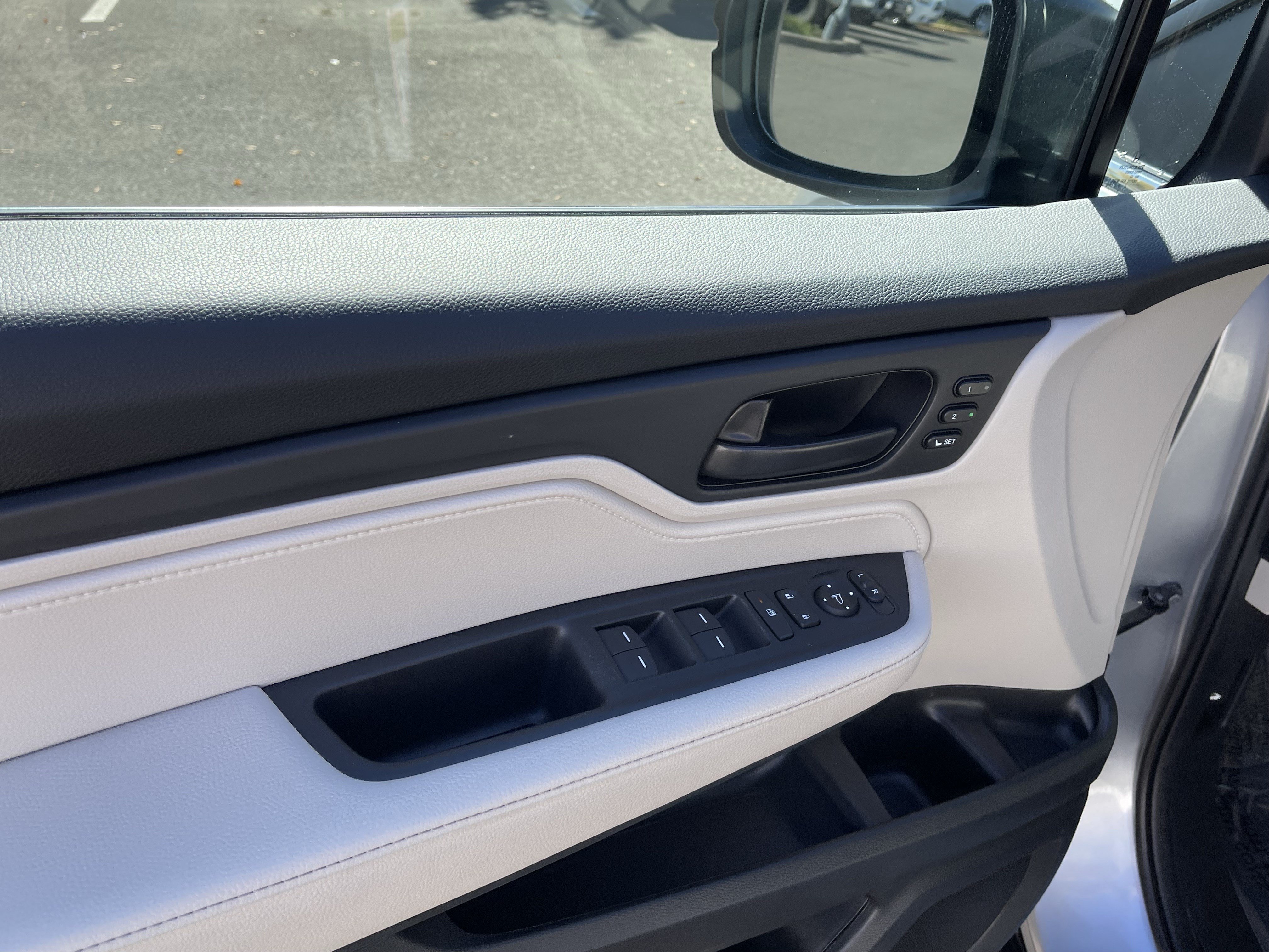 Used 2025 Honda Odyssey EX-L image 16