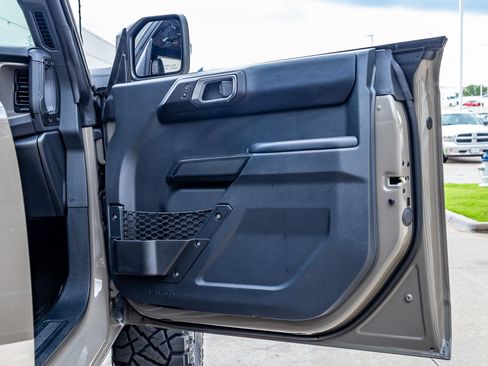 Used 2025 Ford Bronco Outer Banks AWD/4WD image 38