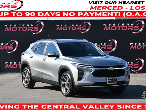 Used 2025 Chevrolet Trax LT w/ LT Convenience Package image 1