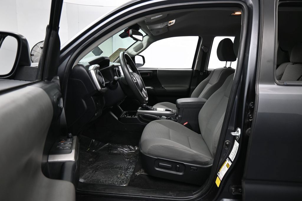 Used 2022 Toyota Tacoma SR5 w/ Technology Package RWD image 10