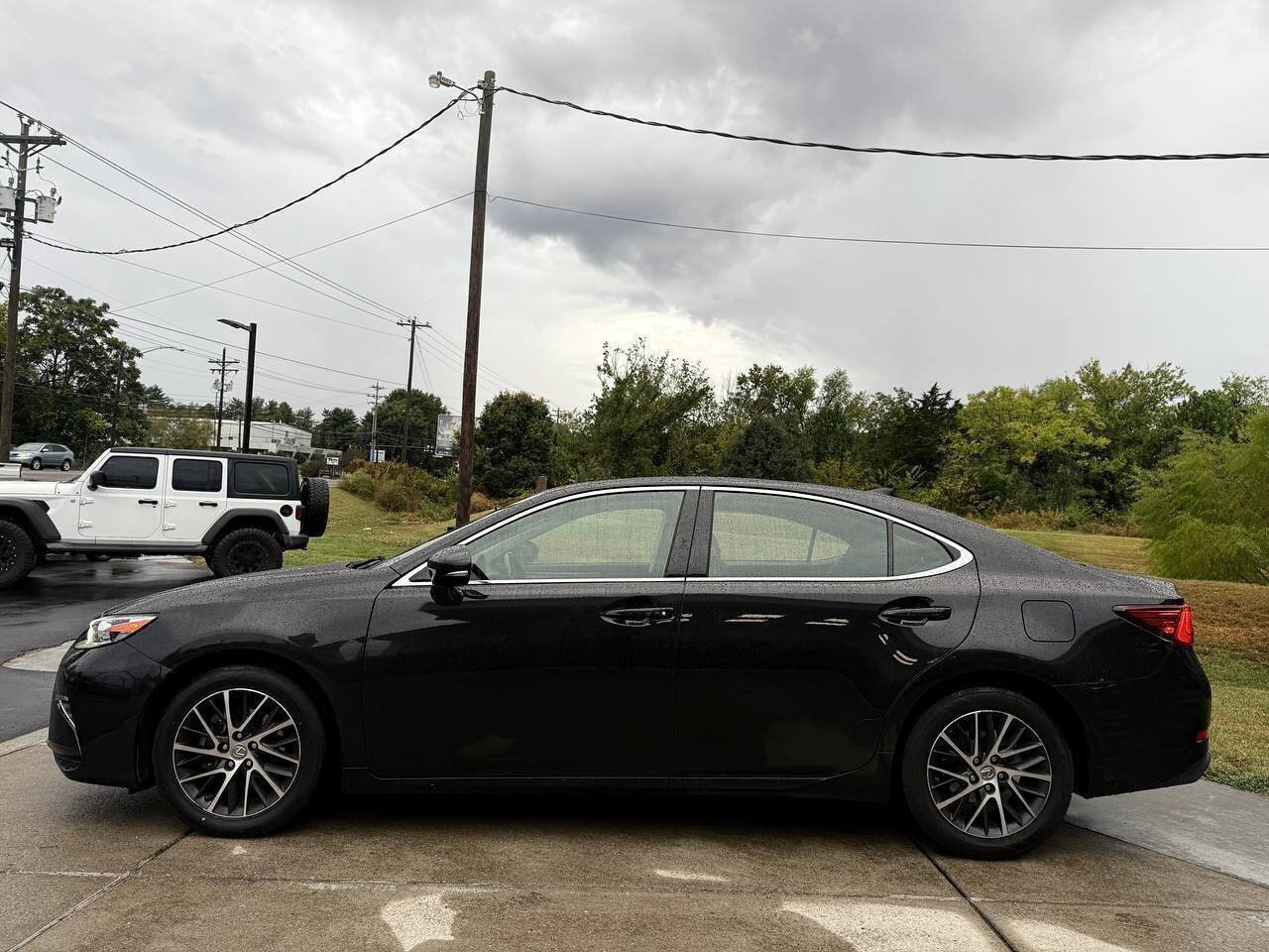 Used 2017 Lexus ES 350 w/ Navigation System Package FWD image 3