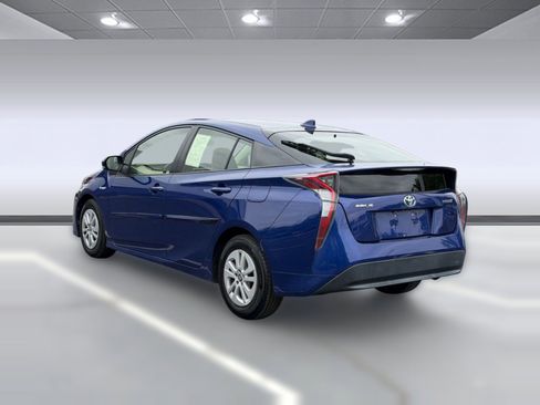 Used 2016 Toyota Prius Two FWD image 3