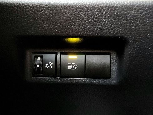 Used 2022 Toyota RAV4 XLE AWD/4WD image 32