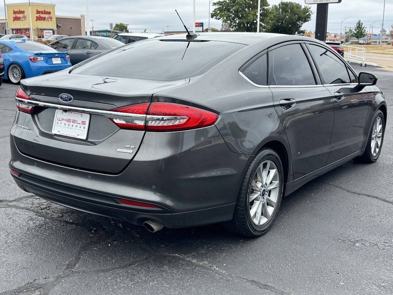 Used 2017 Ford Fusion SE w/ Fusion SE Technology Package FWD image 5