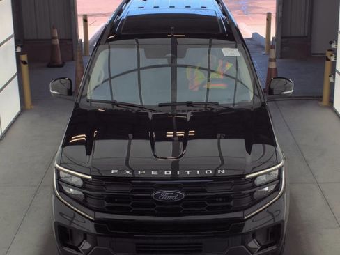 Used 2025 Ford Expedition Max Active image 2