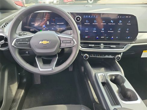 New 2026 Chevrolet Equinox EV LT image 4