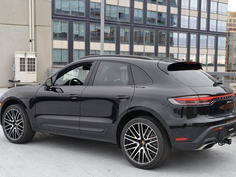 Certified 2026 Porsche Macan AWD/4WD image 3