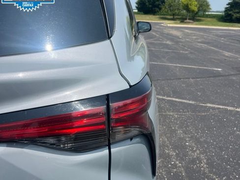 Used 2023 Toyota Sienna XSE FWD image 15