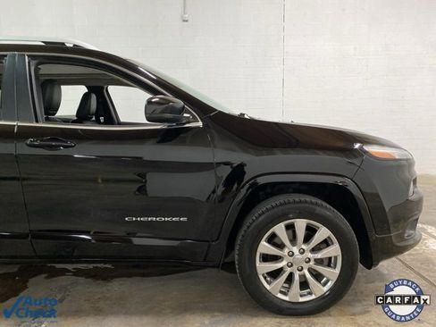 Used 2017 Jeep Cherokee Overland w/ Technology Group image 89