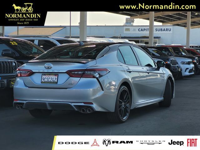 Used 2023 Toyota Camry XSE FWD image 3