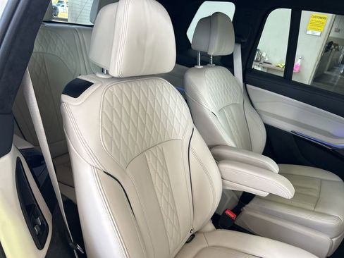 Used 2024 BMW X7 xDrive40i w/ Executive Package image 27