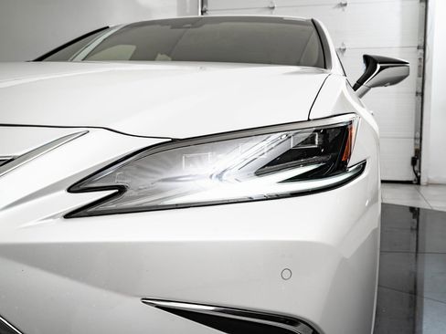 Certified 2025 Lexus ES 300h Ultra Luxury w/ Accessory Package (Z1) image 15