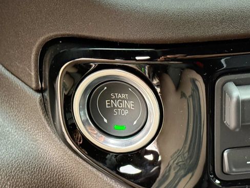 New 2026 GMC Sierra 2500 SLT w/ SLT Premium Package AWD/4WD image 32