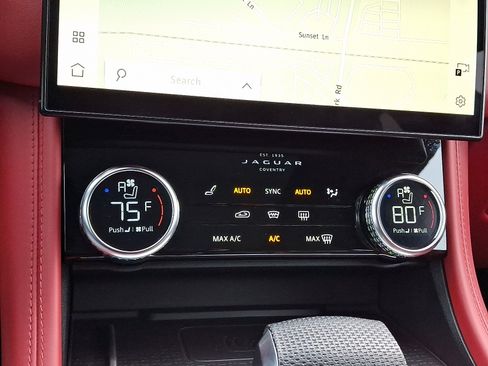 Used 2022 Jaguar F-PACE SVR image 16