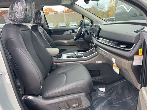 New 2026 Kia Carnival EX image 14