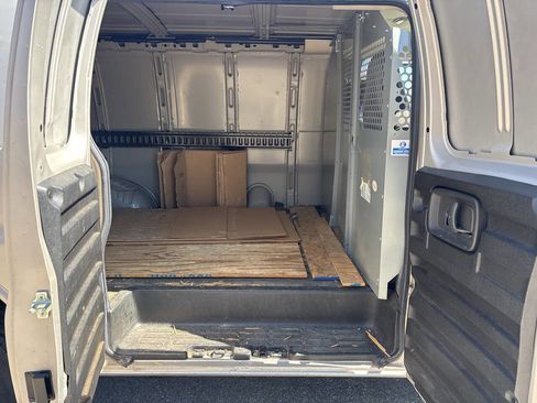 Used 2006 Chevrolet Express 2500 image 22