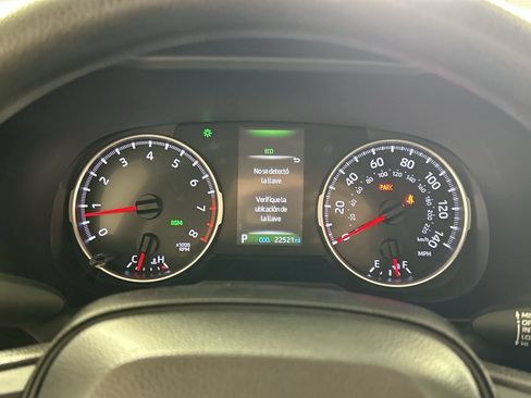 Used 2022 Toyota RAV4 XLE w/ Convenience Package FWD image 16
