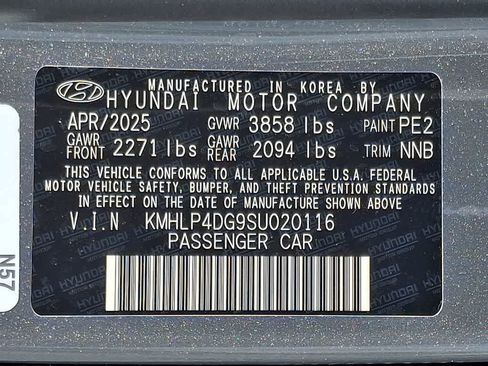 Used 2025 Hyundai Elantra Limited FWD image 30