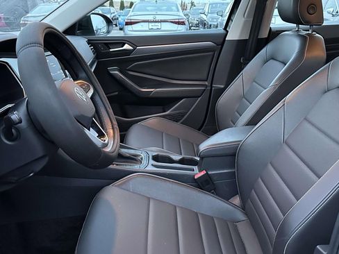 Used 2024 Volkswagen Jetta SE w/ Panoramic Sunroof Package image 8