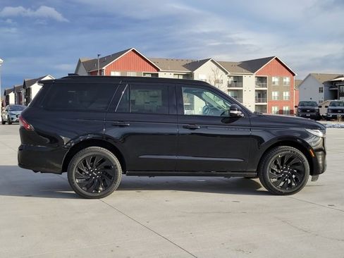 New 2025 Lincoln Navigator Reserve w/ Jet Appearance Package image 2