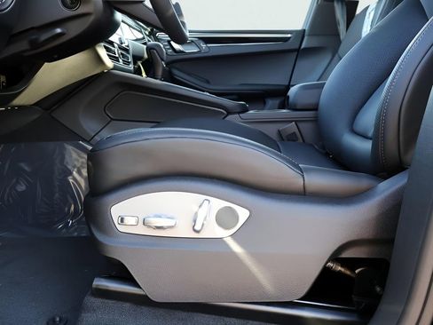 Certified 2026 Porsche Macan image 35