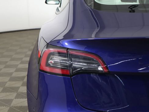 Used 2022 Tesla Model 3 Long Range AWD/4WD image 16