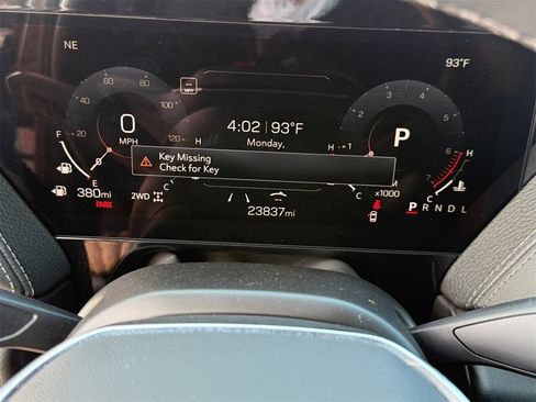 Used 2025 GMC Yukon XL Denali image 15