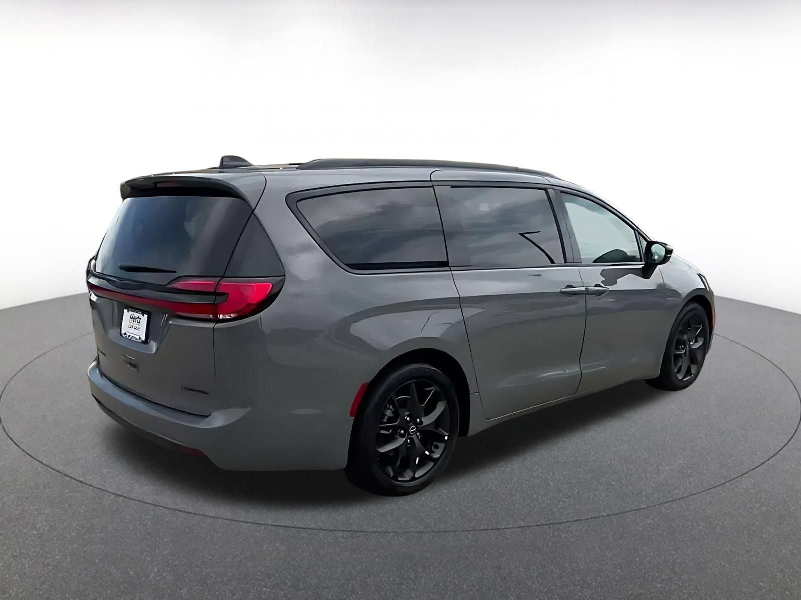 Used 2025 Chrysler Pacifica Limited FWD image 12