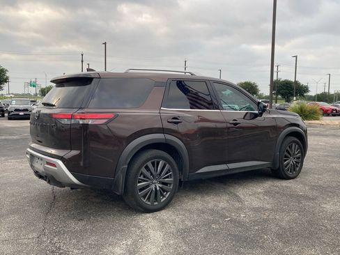 Used 2022 Nissan Pathfinder SL w/ SL Premium Package FWD image 5