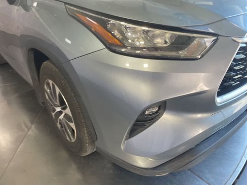 Used 2020 Toyota Highlander XLE AWD/4WD image 13