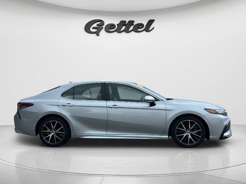 Used 2022 Toyota Camry SE w/ Audio Upgrade Package FWD image 4