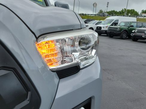 Used 2021 Toyota Tacoma SR5 w/ SR5 Appearance Package (SM) RWD image 3