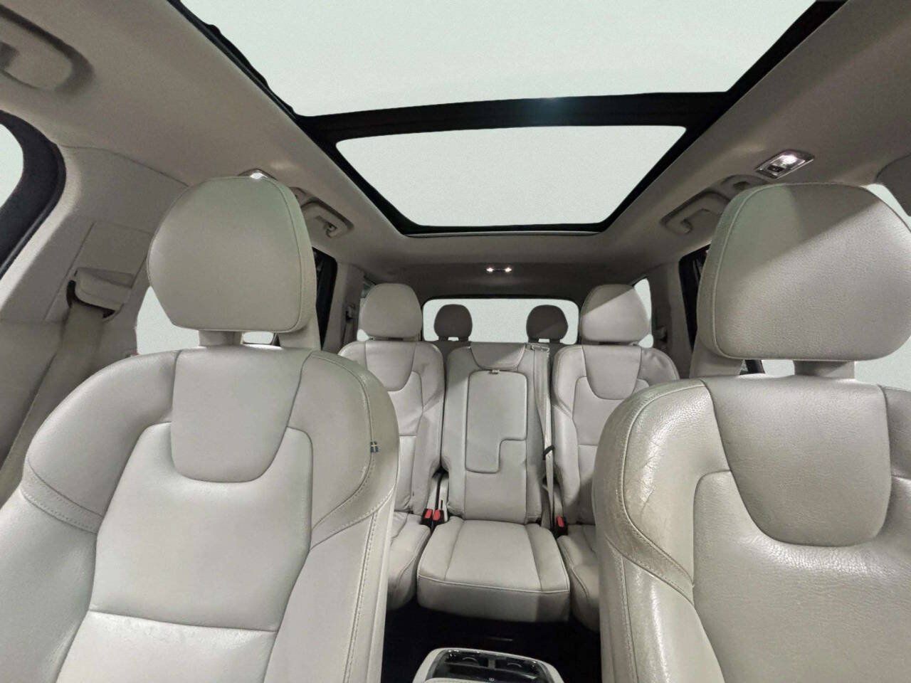 Used 2018 Volvo XC90 T5 Momentum w/ Convenience Package FWD image 18
