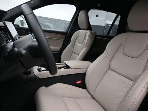 New 2026 Volvo XC90 B6 Ultra image 9