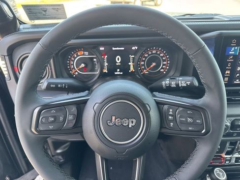 Used 2026 Jeep Wrangler Unlimited Rubicon AWD/4WD image 15