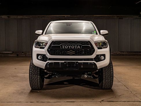 Used 2021 Toyota Tacoma TRD Off-Road w/ Technology Package AWD/4WD image 2