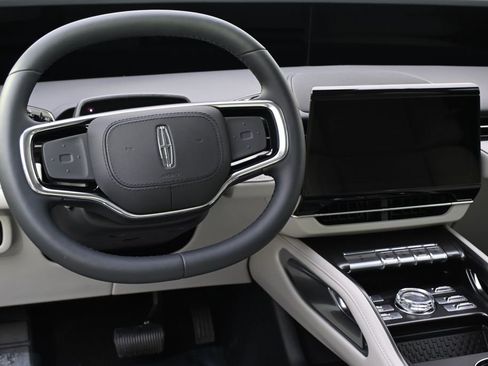 New 2026 Lincoln Nautilus Reserve AWD/4WD image 12
