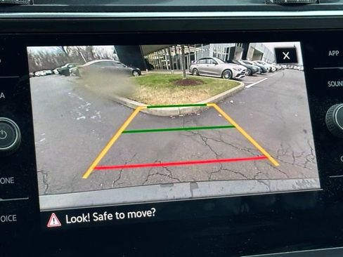 Used 2022 Volkswagen Tiguan SE R-Line image 18