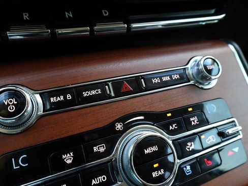 Used 2020 Lincoln Aviator Grand Touring w/ Equipment Group 302A AWD/4WD image 27