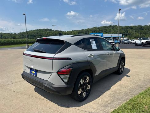 Used 2025 Hyundai Kona SEL FWD image 4