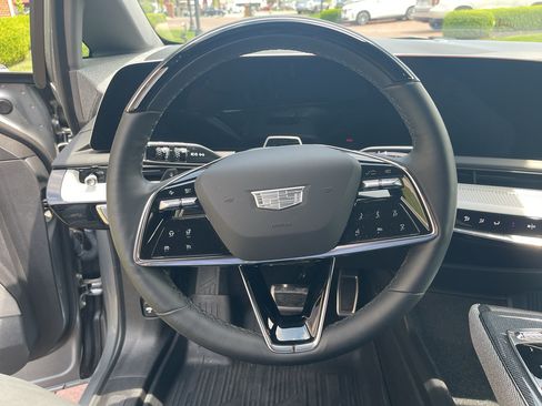 Used 2025 Cadillac Optiq Sport 2 w/ LPO, Floor Liner Package AWD/4WD image 20