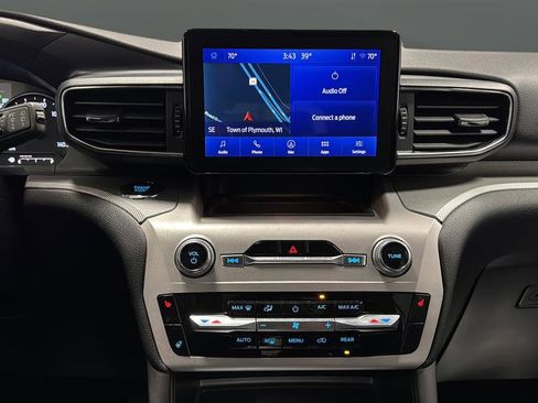 Used 2024 Ford Explorer XLT w/ Equipment Group 202A image 28