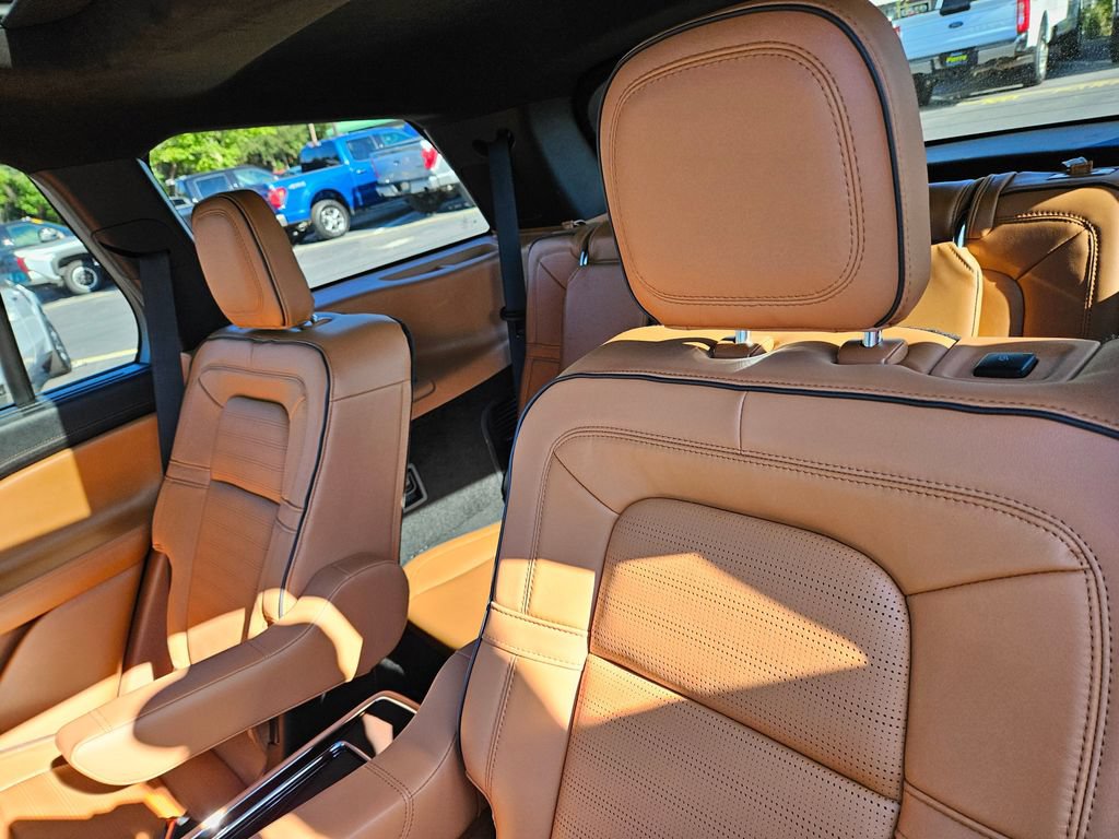 Certified 2025 Lincoln Aviator Black Label AWD/4WD image 17