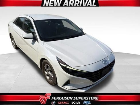 Used 2021 Hyundai Elantra SE FWD image 1