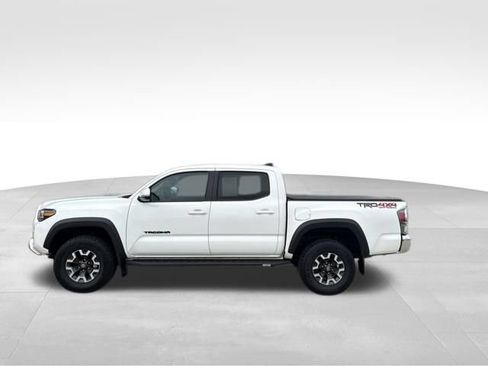 Used 2023 Toyota Tacoma TRD Off-Road w/ Black Out Package (TMS) AWD/4WD image 4