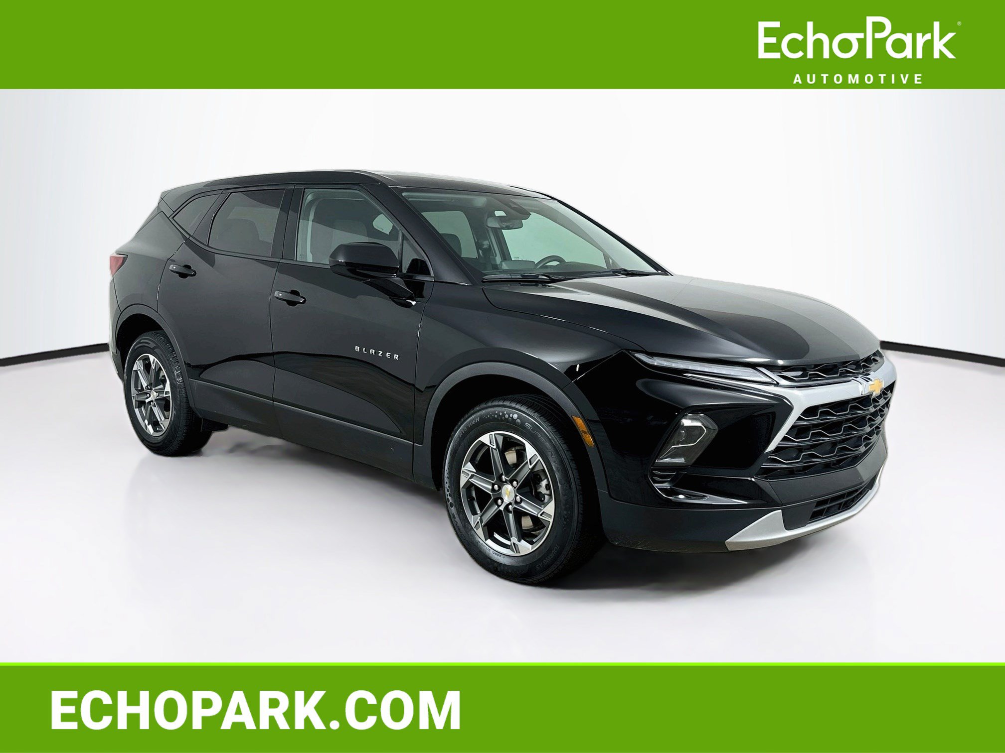 Used 2025 Chevrolet Blazer LT FWD image 1