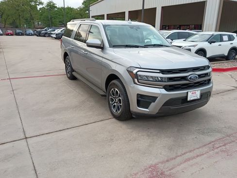 Used 2024 Ford Expedition Max XLT image 6